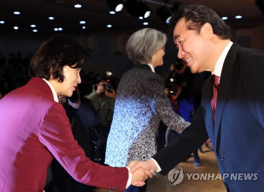 추미애 전 법무부 장관(왼쪽)과 이낙연 전 더불어민주당 대표<연합뉴스>